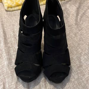 Open toe heeled booties